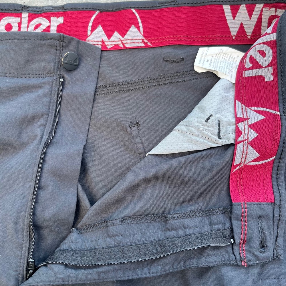 Wrangler ATG Mens Dark Gray Outdoor Utility Cargo Shorts Size 38 NW981CV - Picture 2 of 7